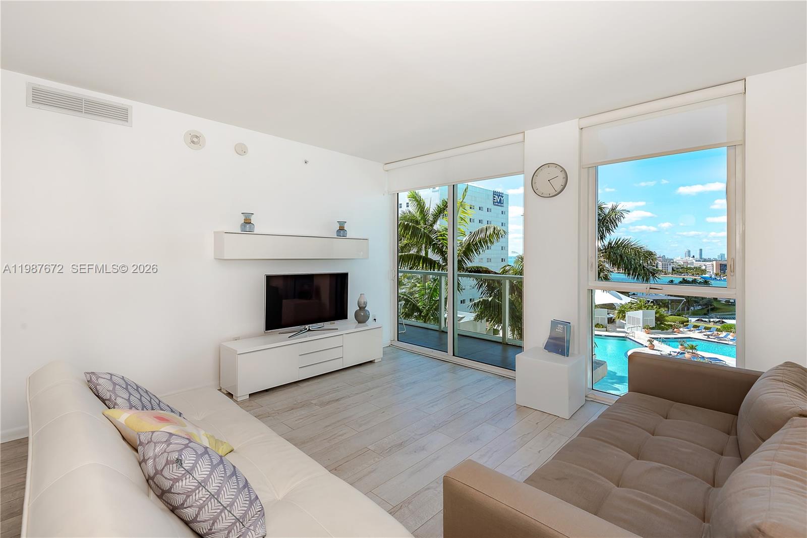 image Vizcayne South21