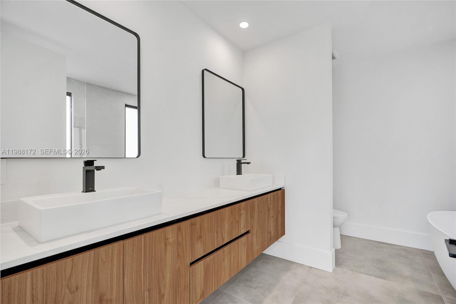 2421 SW 16th Ter Miami, FL 33145