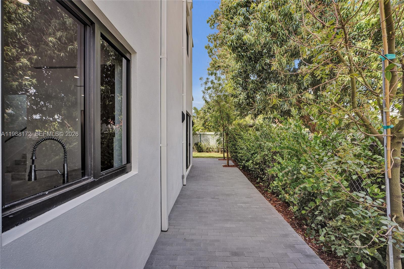 2421 SW 16th Ter Miami, FL 33145