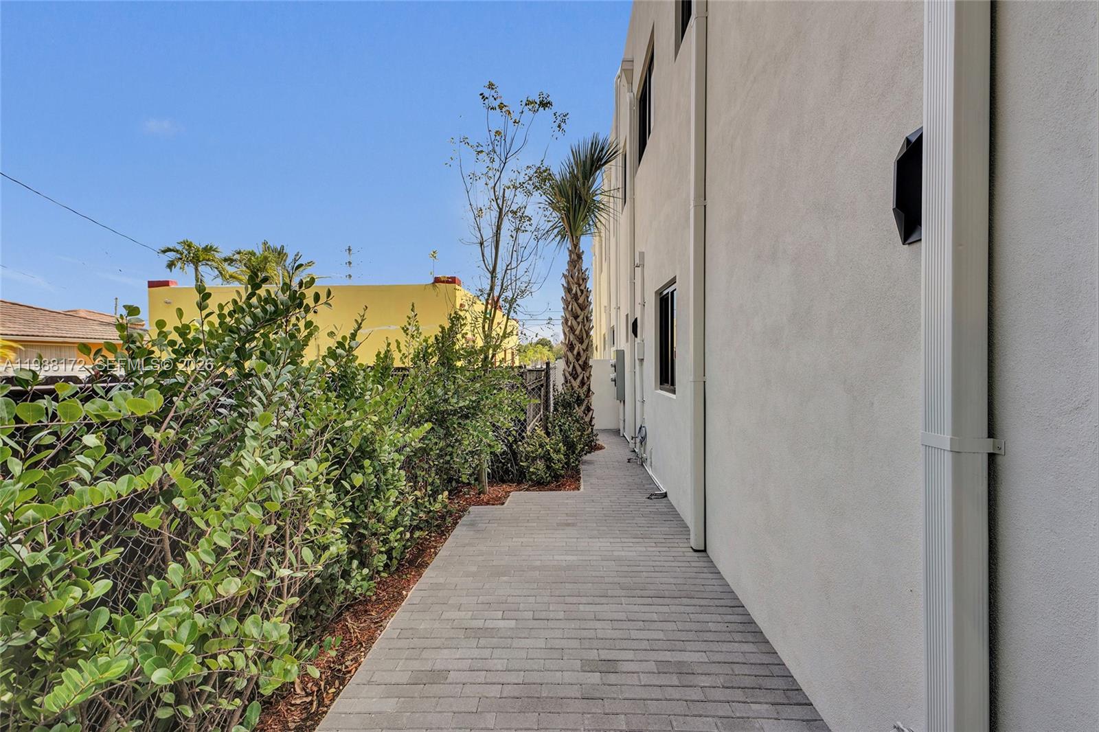 2421 SW 16th Ter Miami, FL 33145