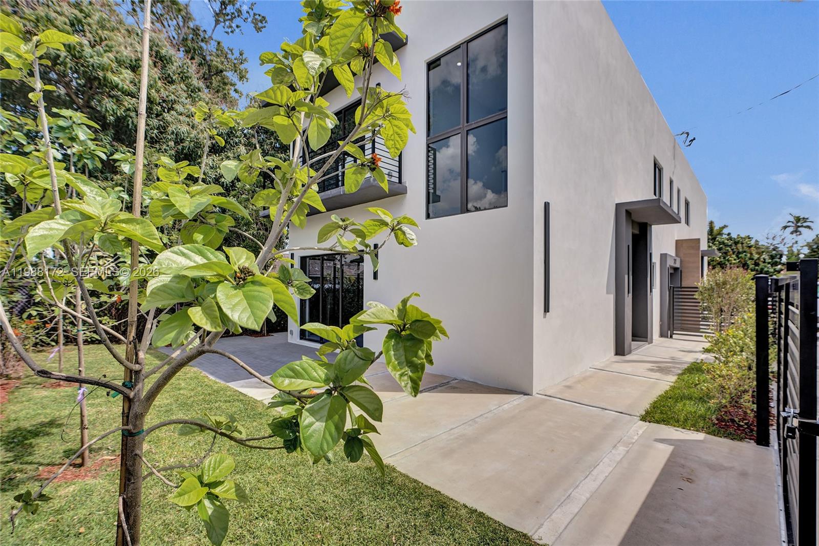 2421 SW 16th Ter Miami, FL 33145