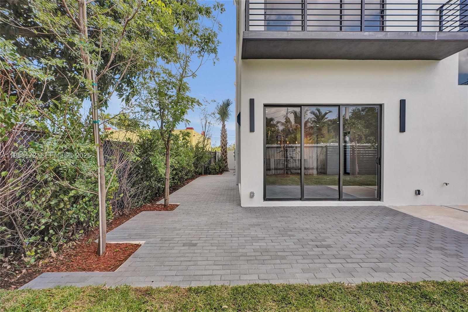 2421 SW 16th Ter Miami, FL 33145