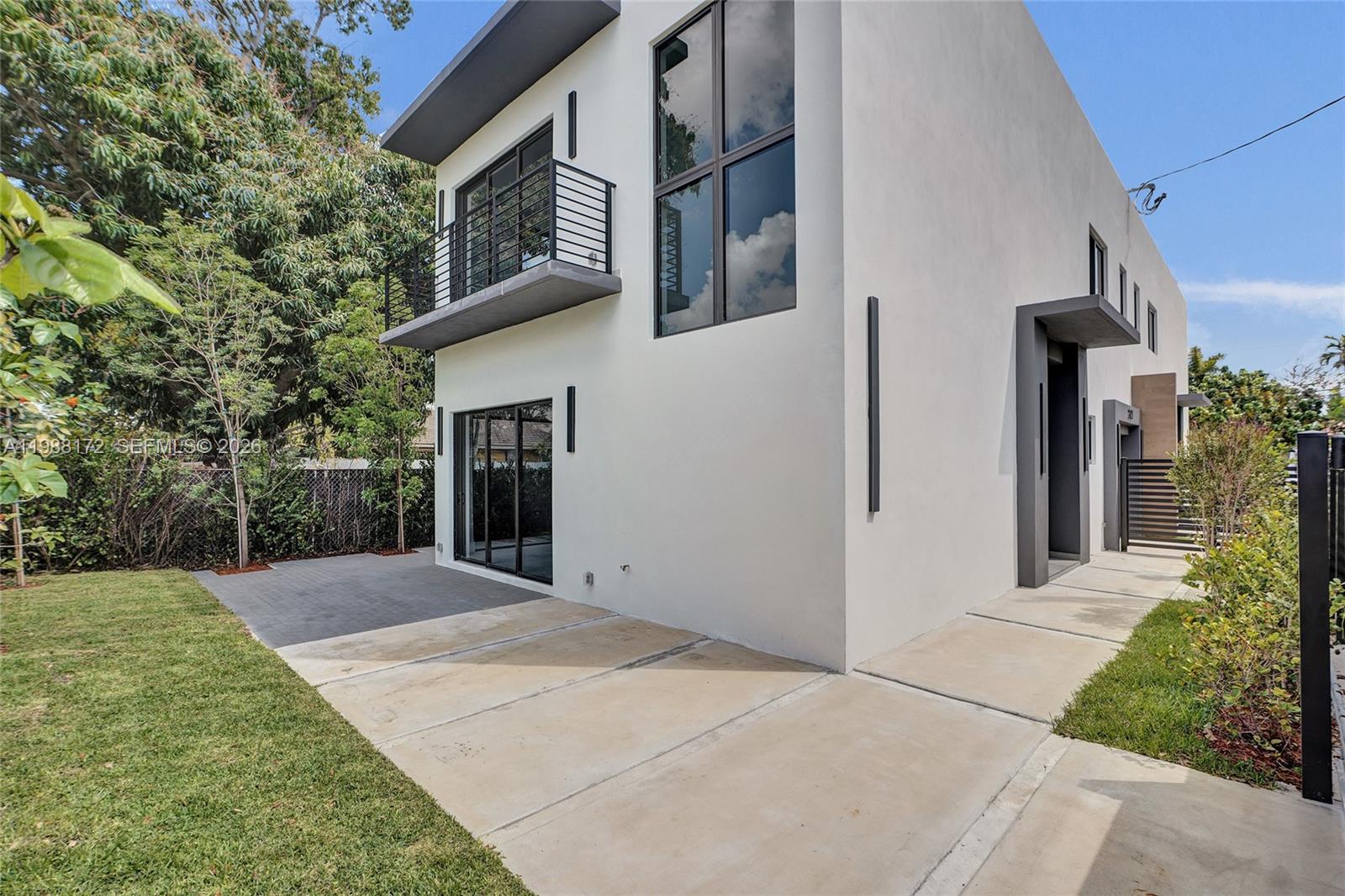 2421 SW 16th Ter Miami, FL 33145