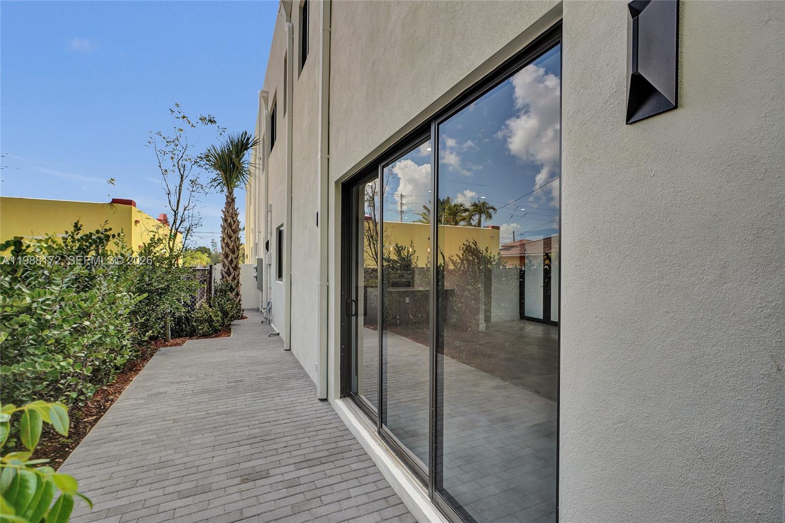 2421 SW 16th Ter Miami, FL 33145