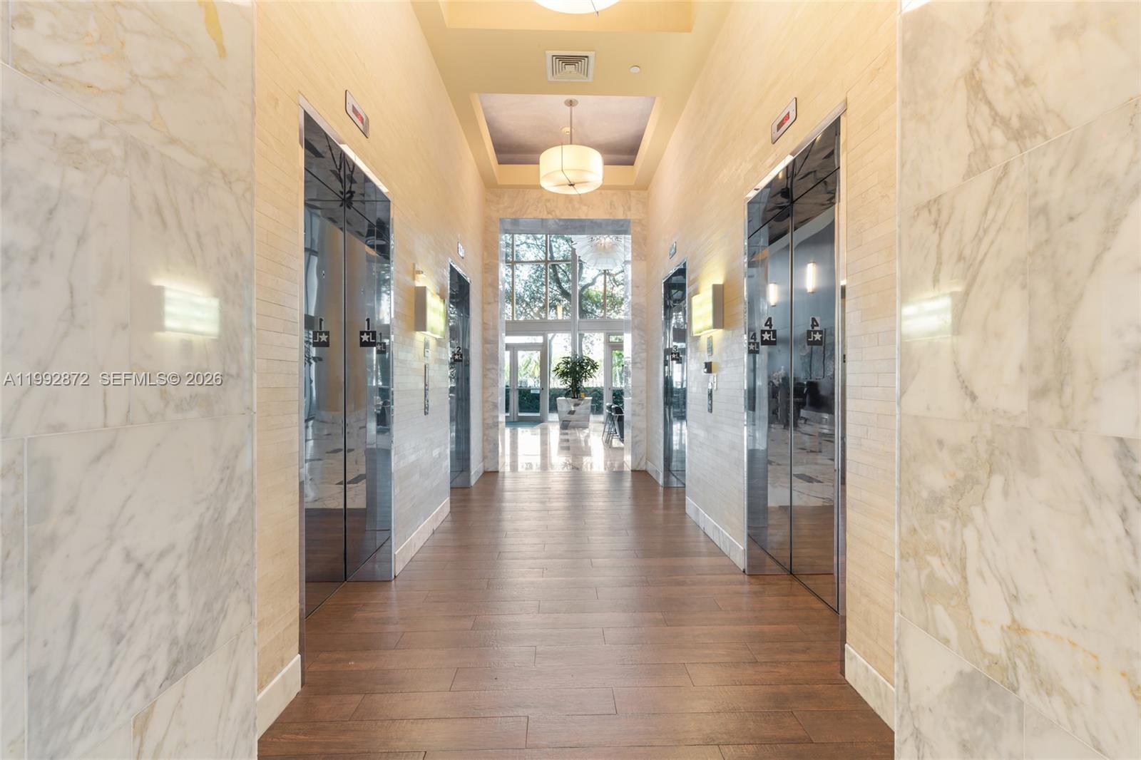 185 SW 7th St #3414 Miami, FL 33130