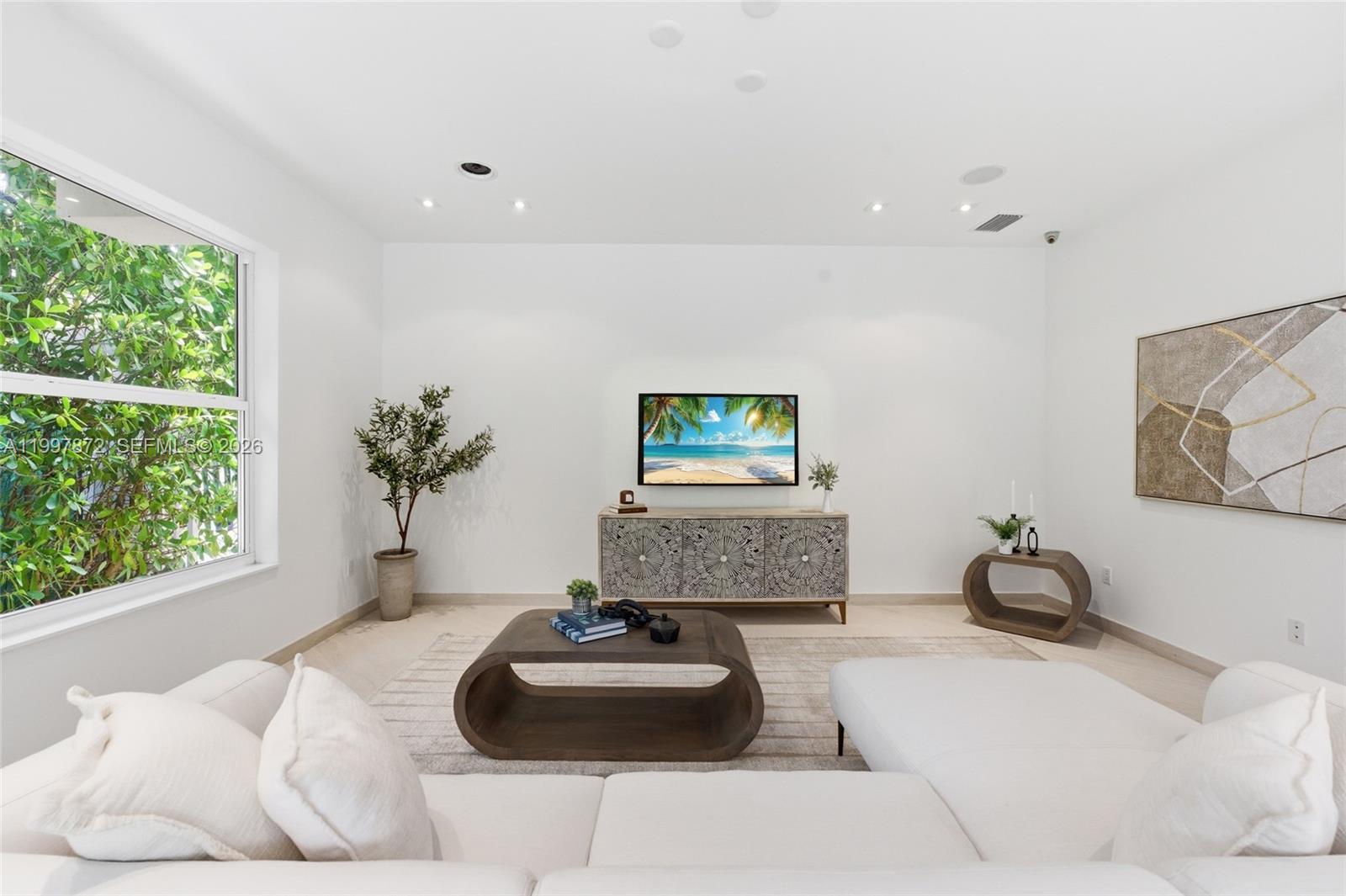 3752 NE 199th St Aventura, FL 33180