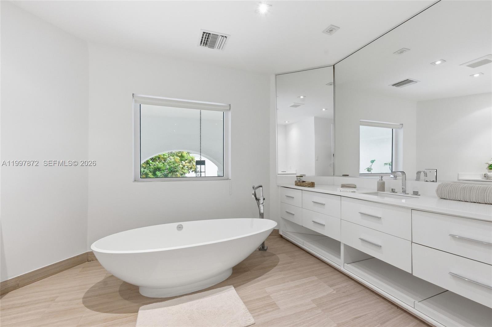 3752 NE 199th St Aventura, FL 33180