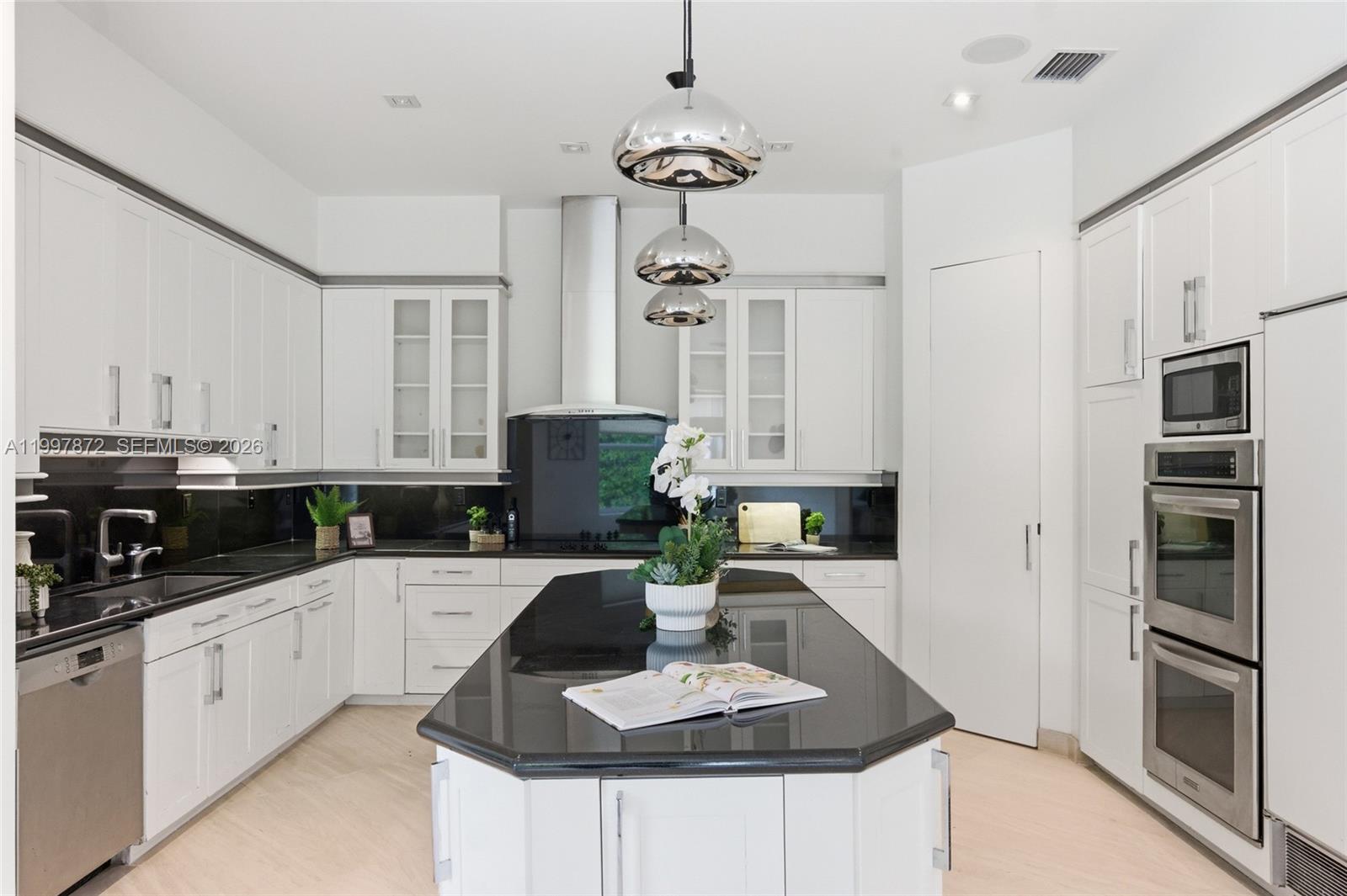 3752 NE 199th St Aventura, FL 33180