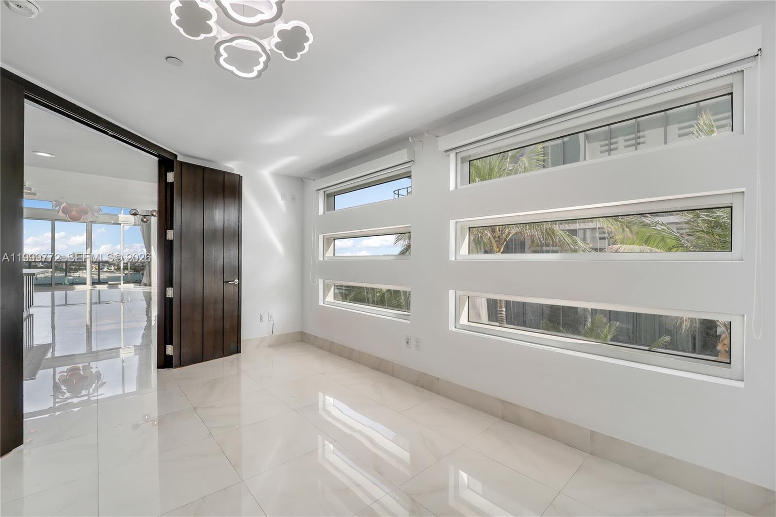 1040 Biscayne Blvd #1001 Miami, FL 33132