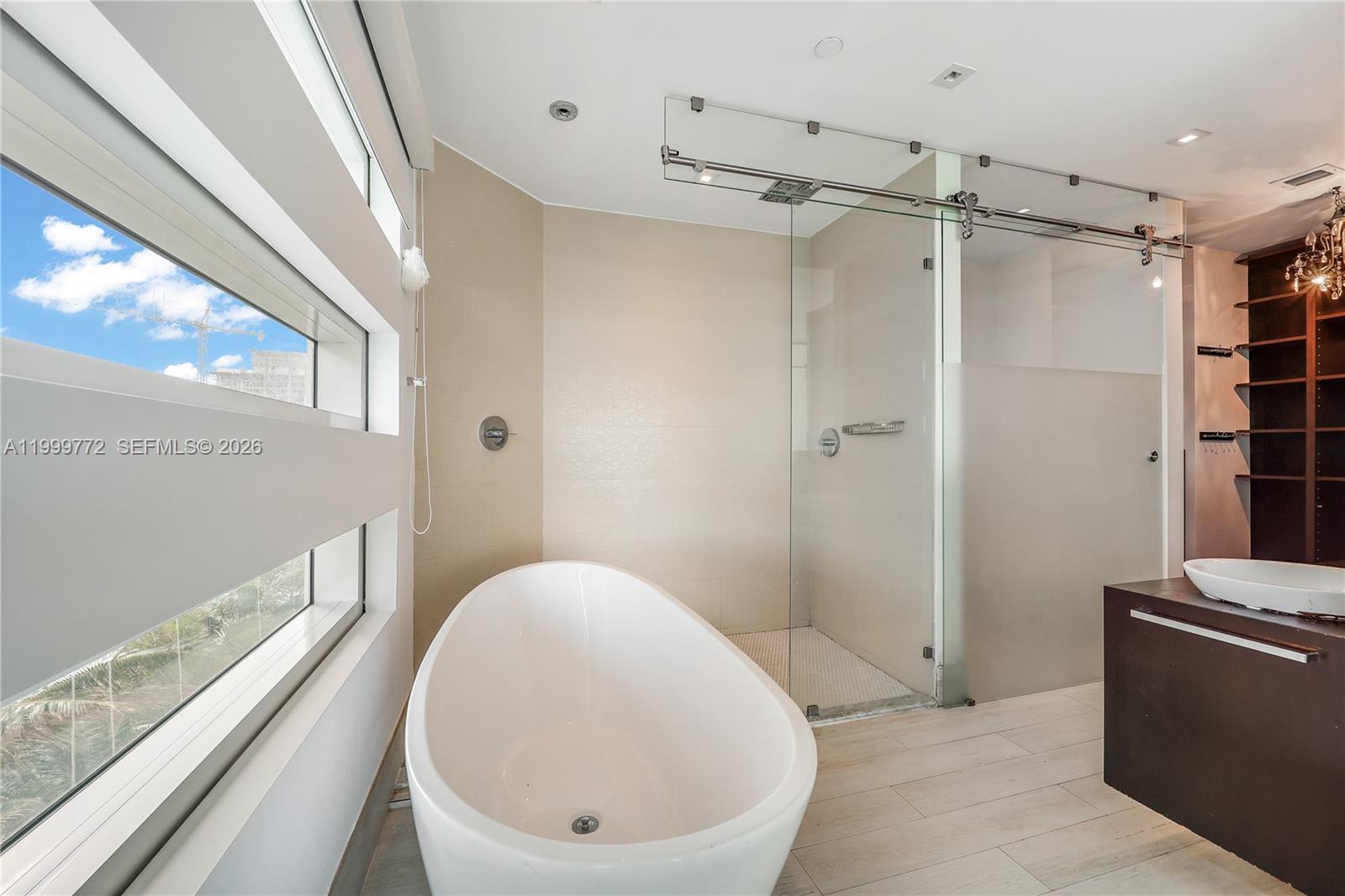 1040 Biscayne Blvd #1001 Miami, FL 33132