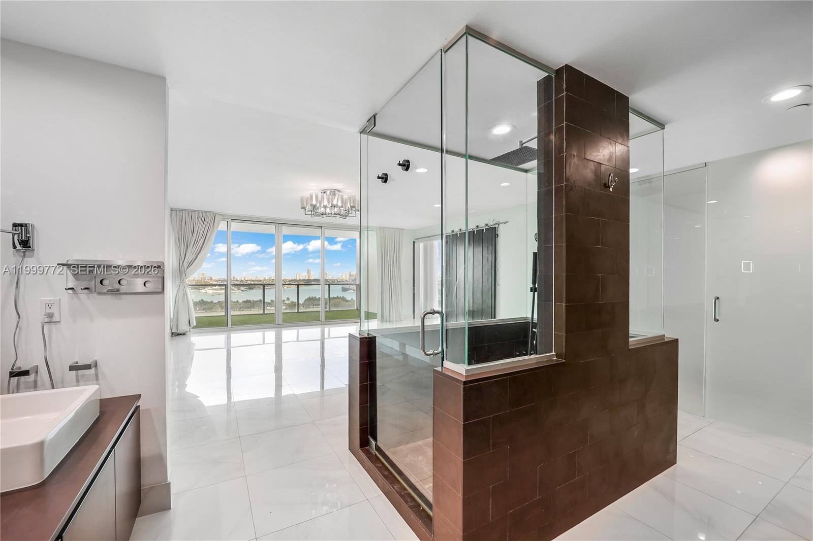 1040 Biscayne Blvd #1001 Miami, FL 33132