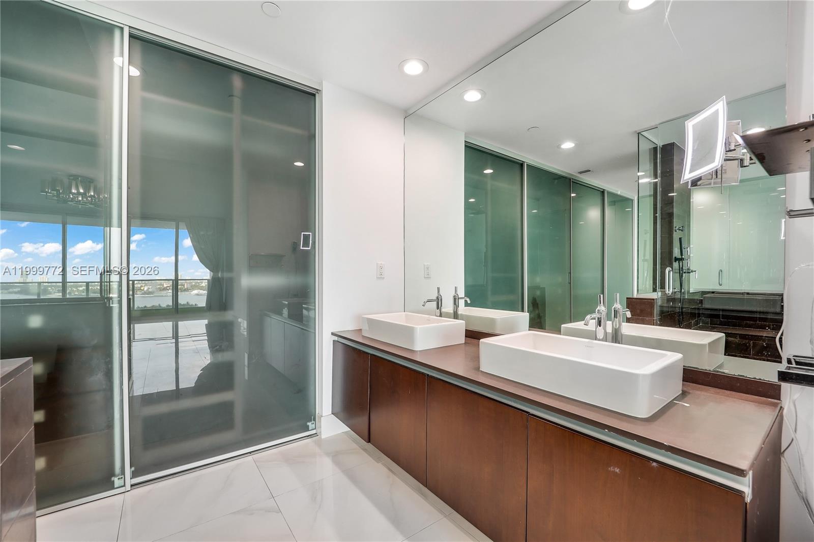 1040 Biscayne Blvd #1001 Miami, FL 33132