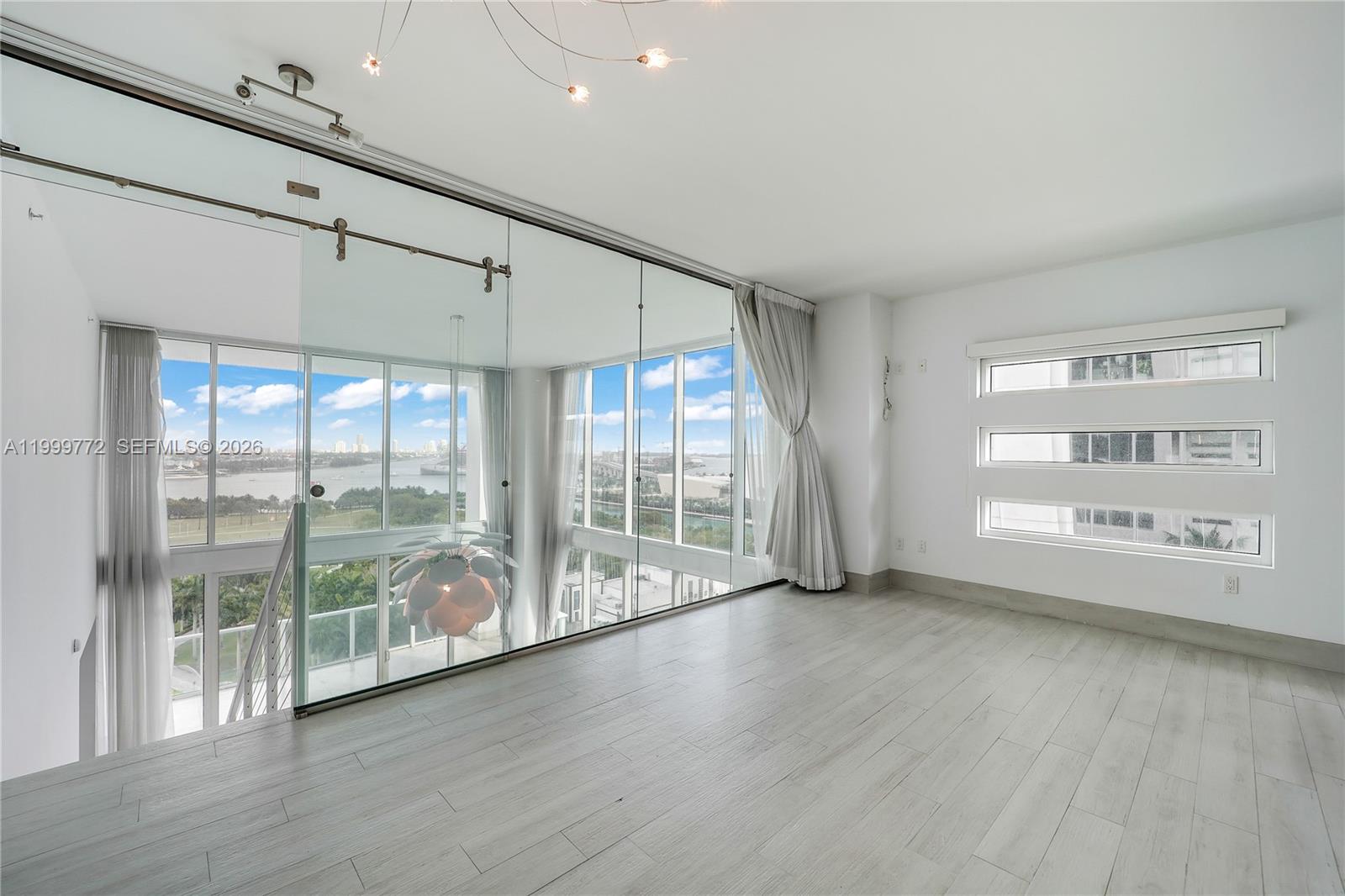 1040 Biscayne Blvd #1001 Miami, FL 33132