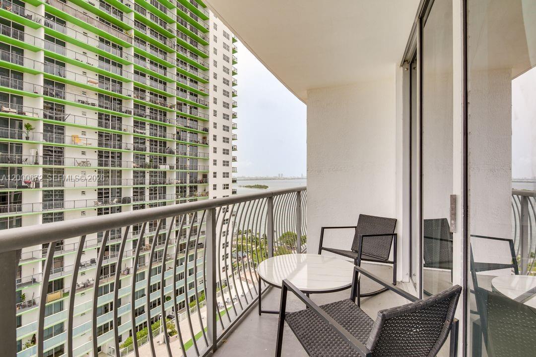 1750 N Bayshore Dr #1909