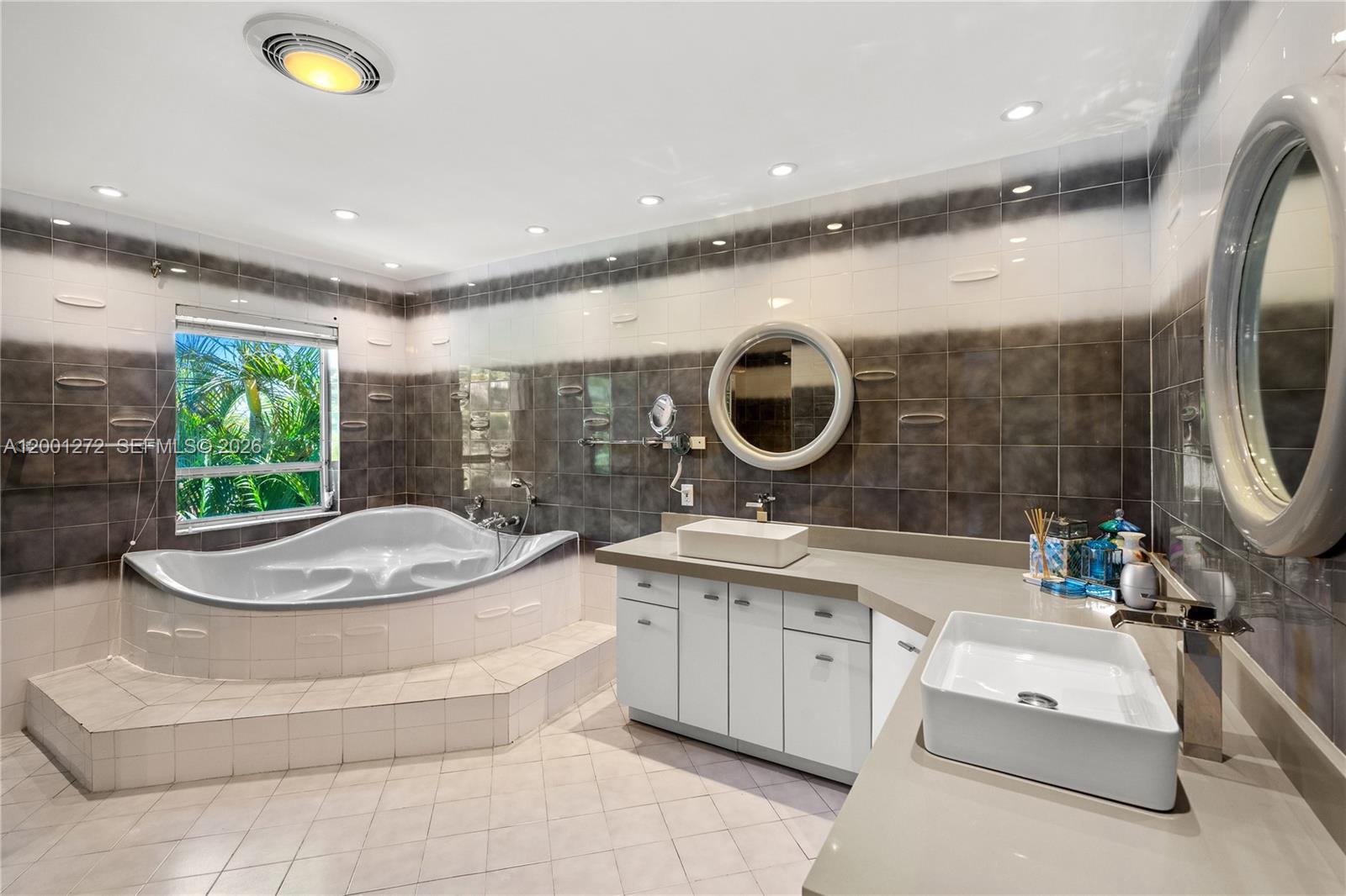 1575 Stillwater Dr Miami Beach, FL 33141