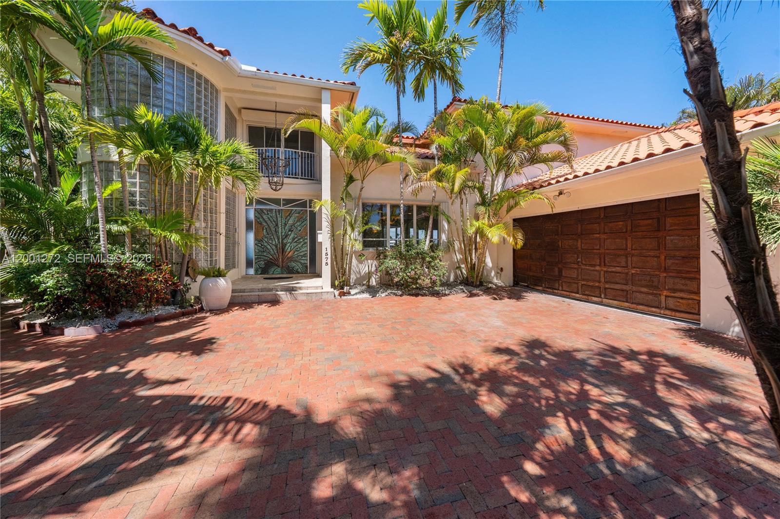 1575 Stillwater Dr Miami Beach, FL 33141