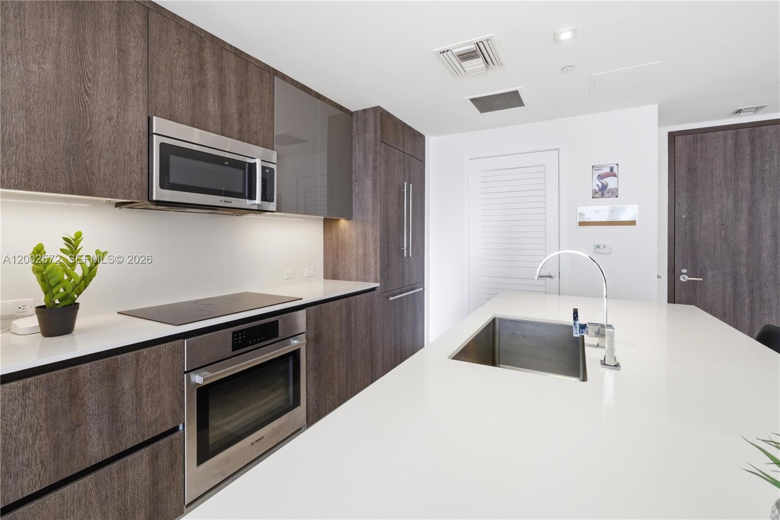 68 SE 6th St #1106 Miami, FL 33131