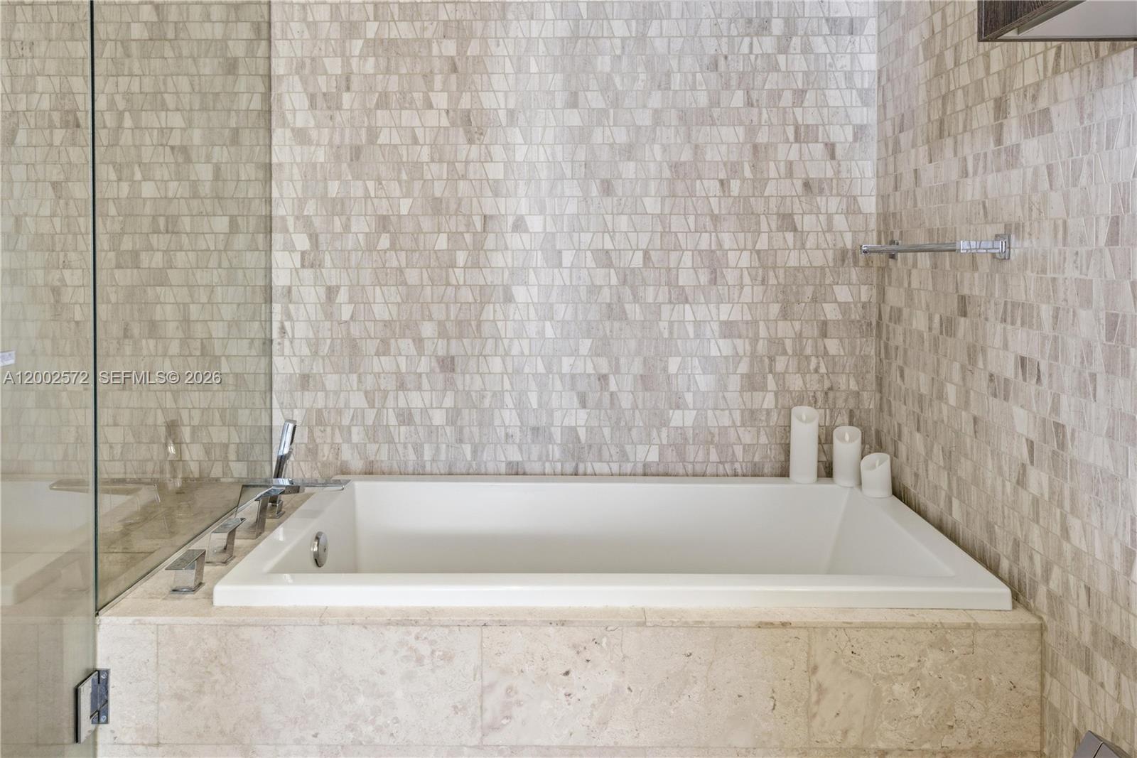 68 SE 6th St #1106 Miami, FL 33131