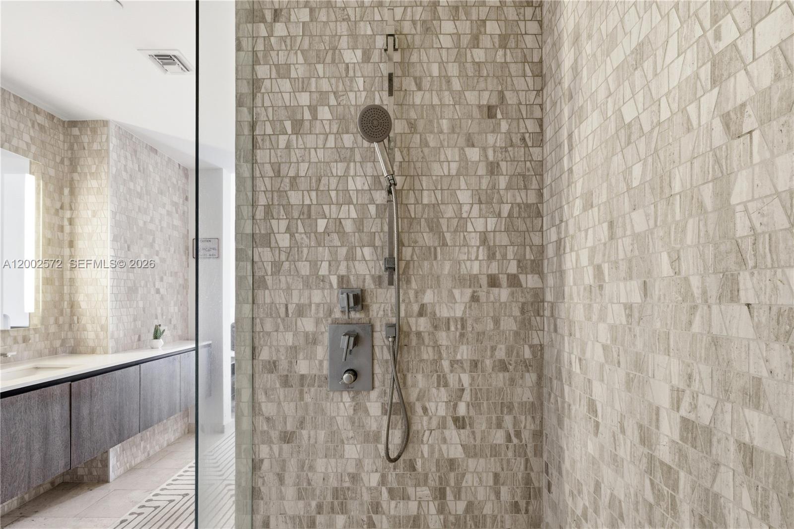 68 SE 6th St #1106 Miami, FL 33131