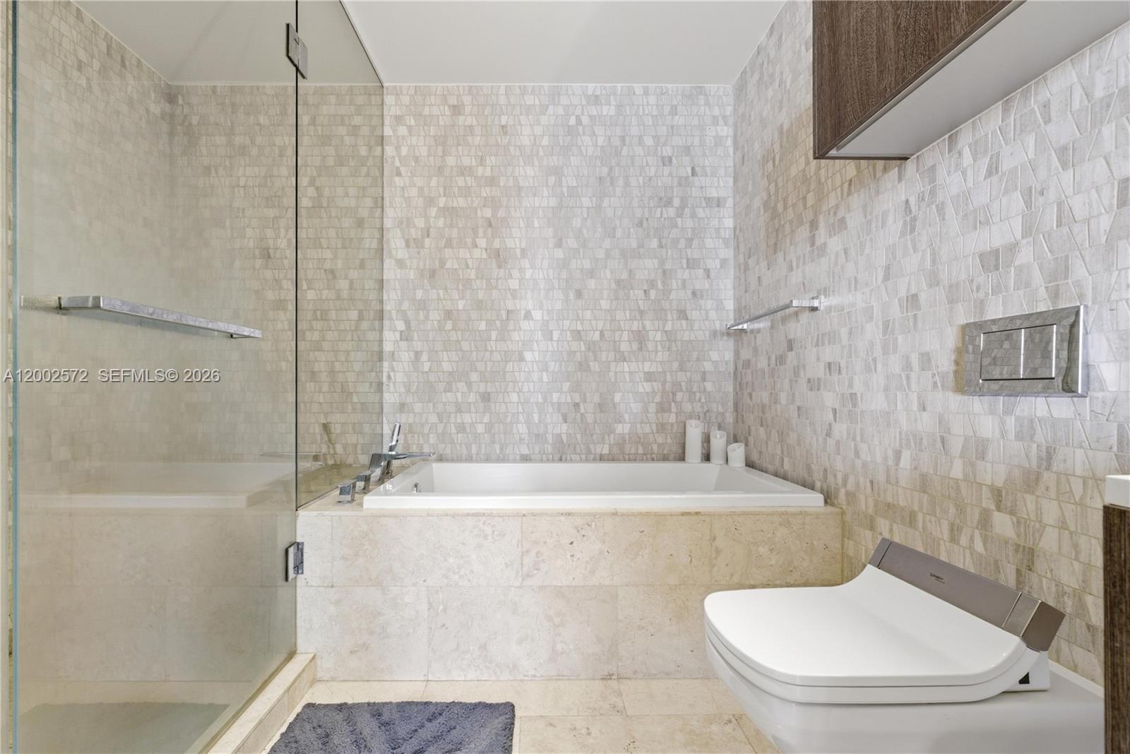 68 SE 6th St #1106 Miami, FL 33131