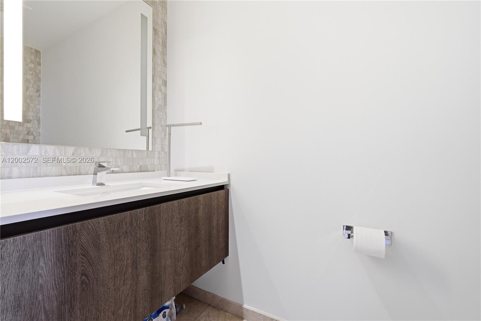 68 SE 6th St #1106 Miami, FL 33131