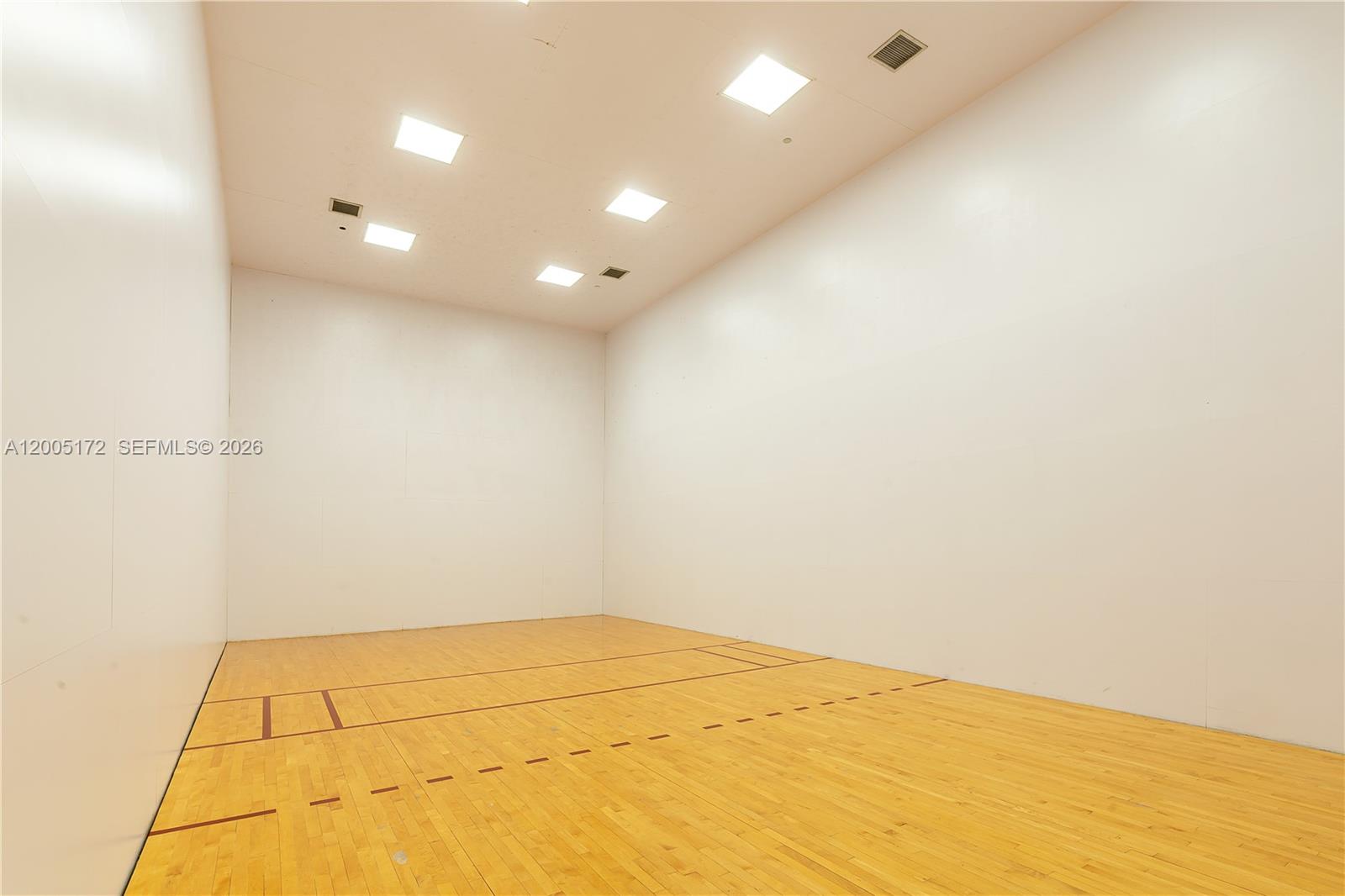 image Courvoisier Courts17