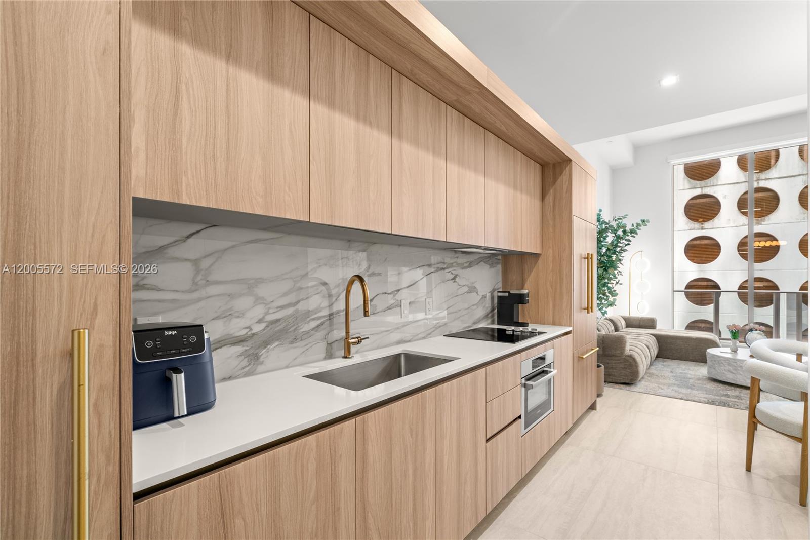 77 SE 5th #507 Miami, FL 33131