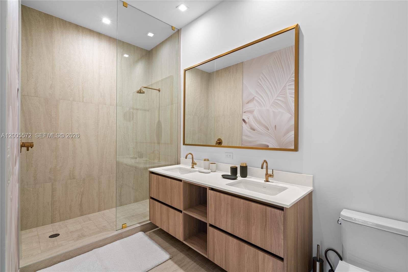 77 SE 5th #507 Miami, FL 33131