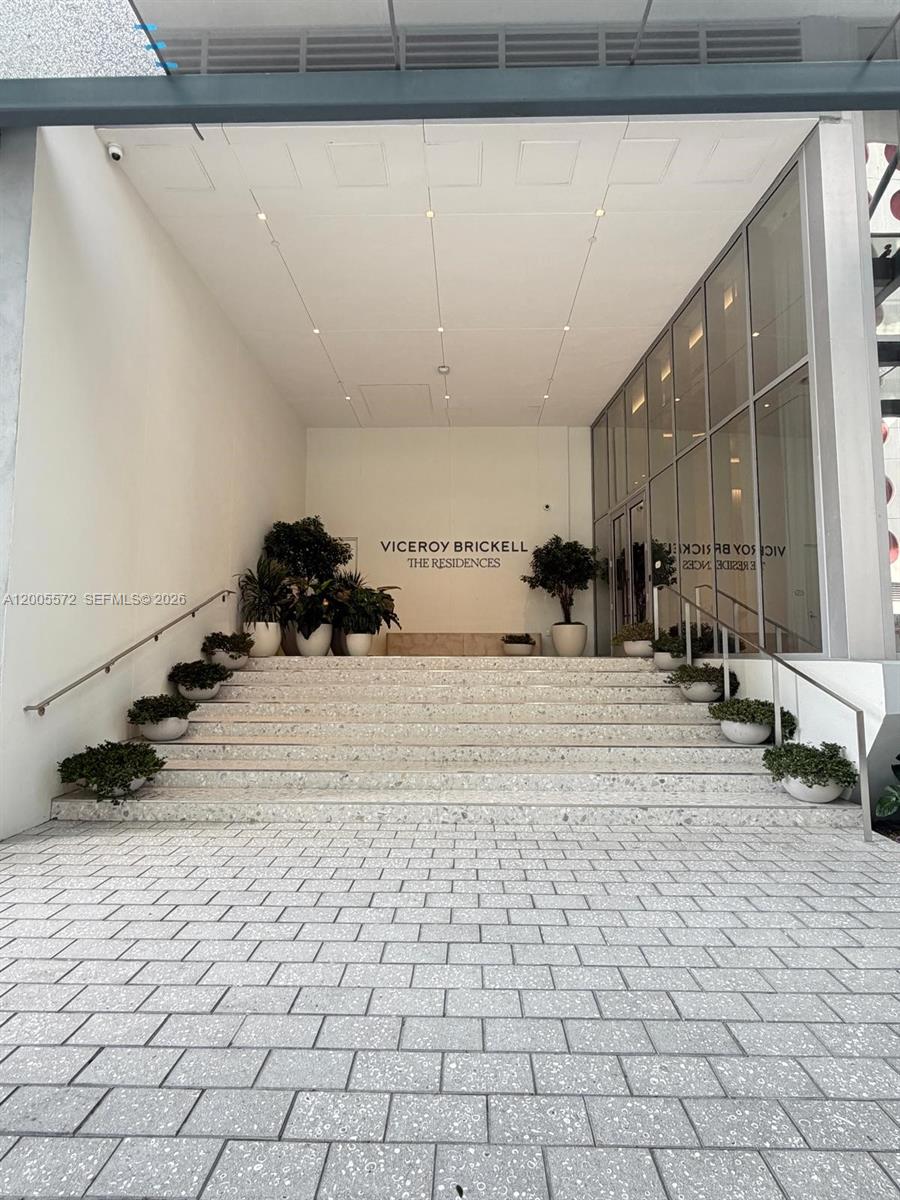 77 SE 5th #507 Miami, FL 33131