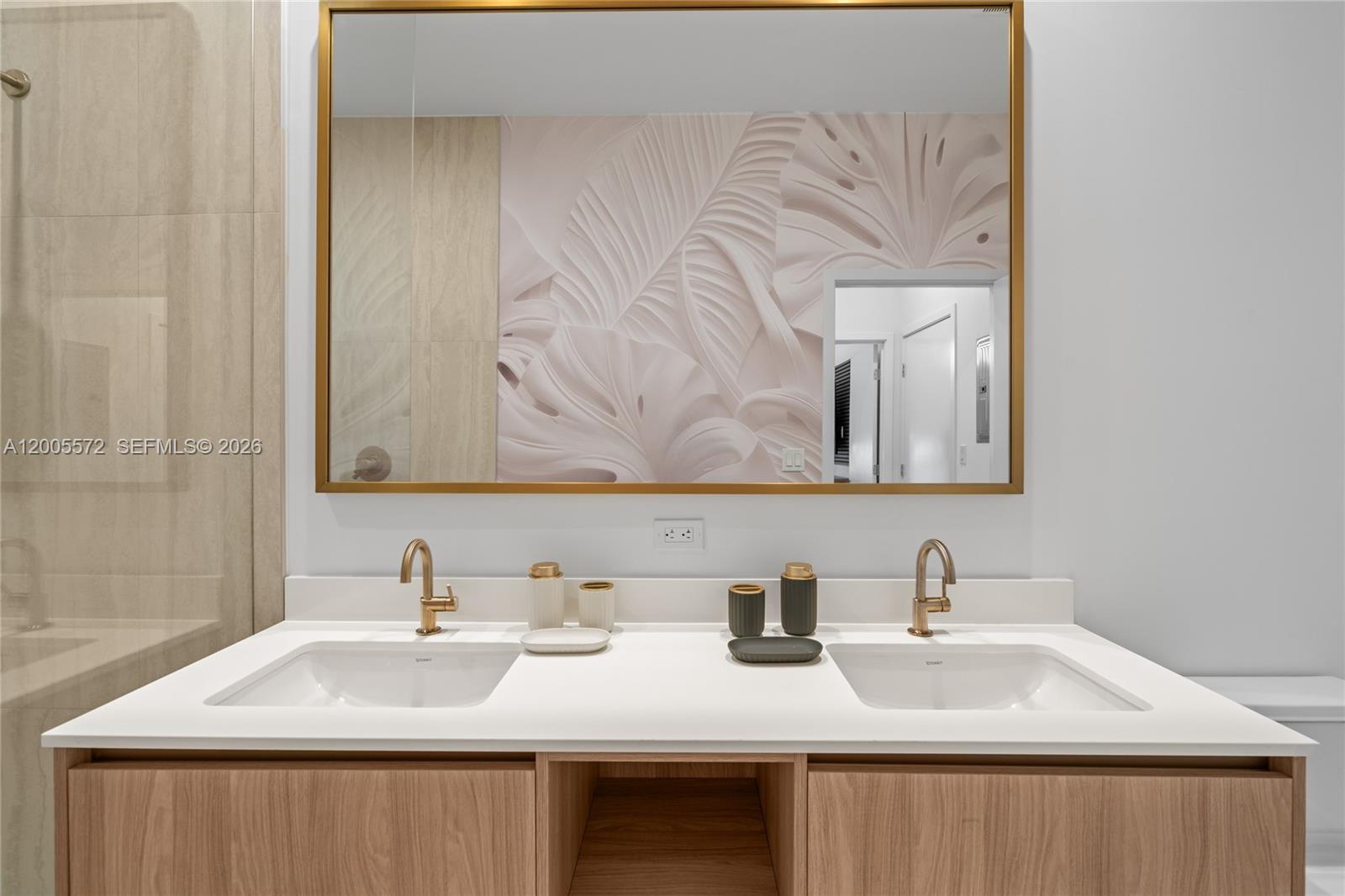 77 SE 5th #507 Miami, FL 33131