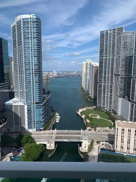 image Brickell on the River North20