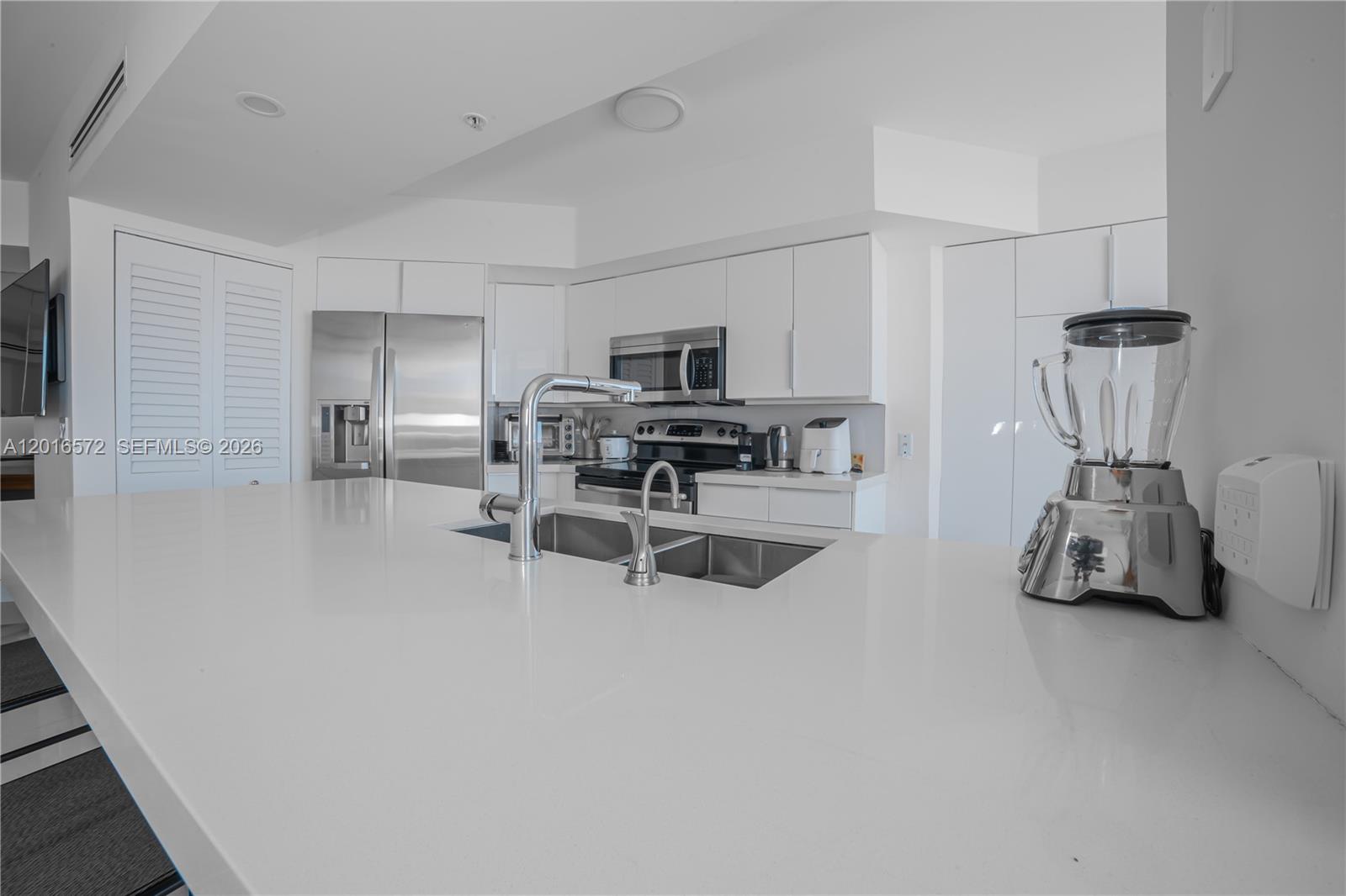 6301 Collins Ave #1102 Miami Beach, FL 33141