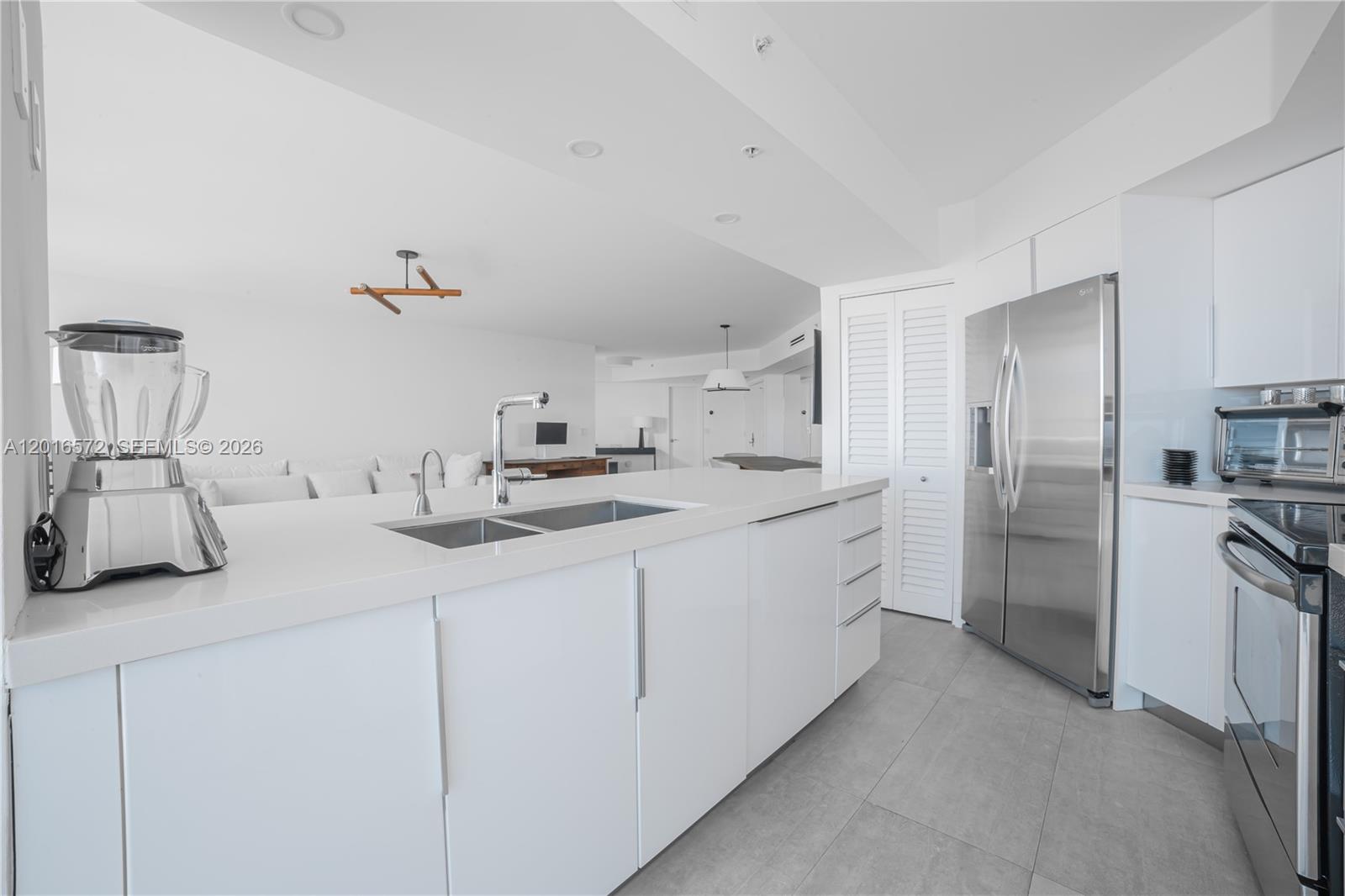 6301 Collins Ave #1102 Miami Beach, FL 33141