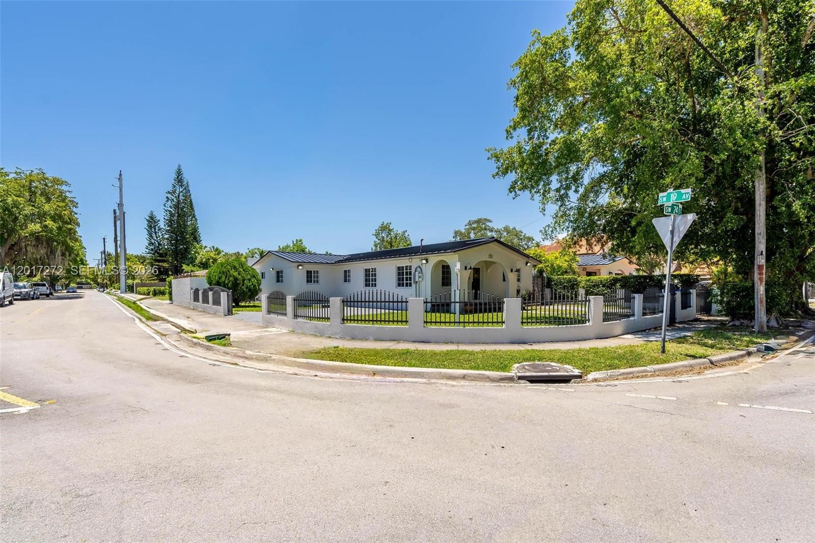 1900 SW 24th St Miami, FL 33145