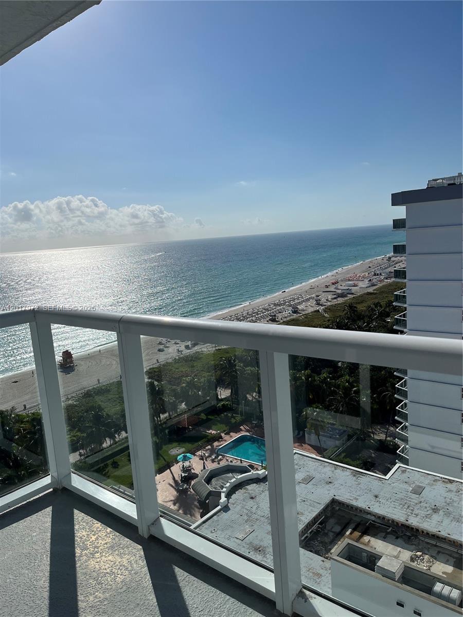 2457 Collins Ave #PH-5