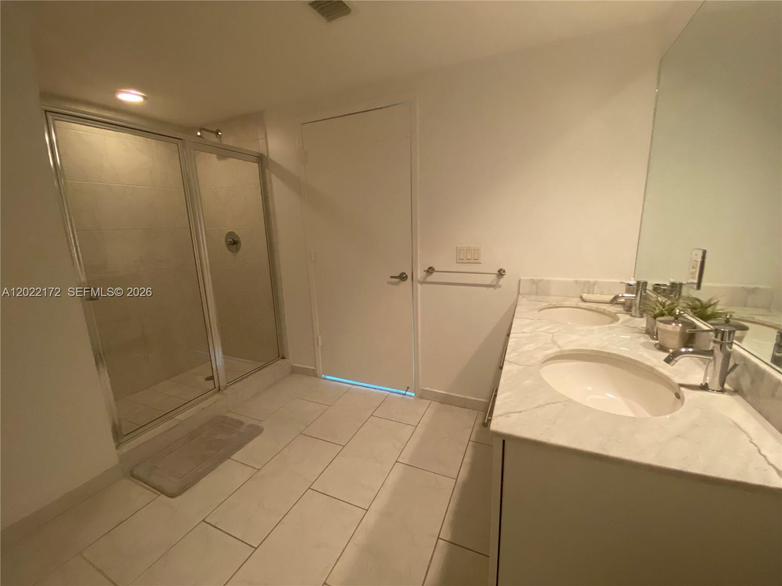 950 Brickell Bay Dr #2206 Miami, FL 33131