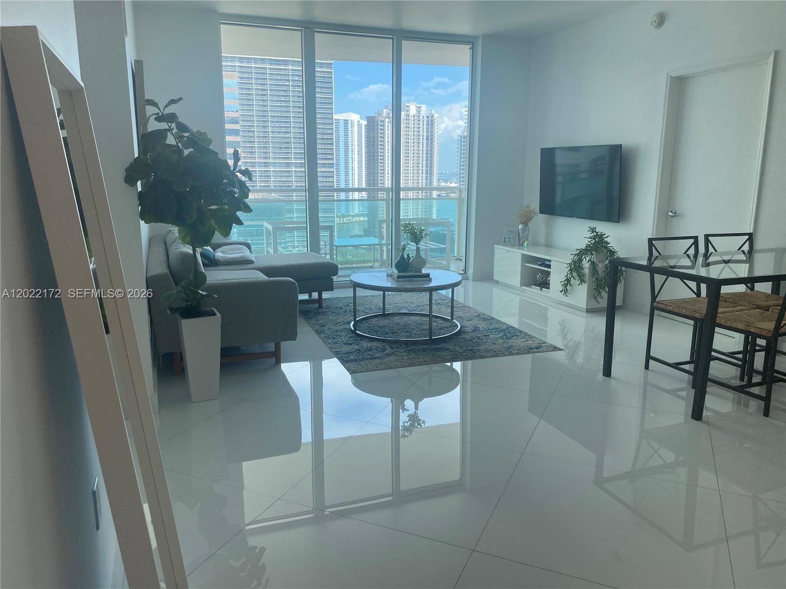 950 Brickell Bay Dr #2206 Miami, FL 33131