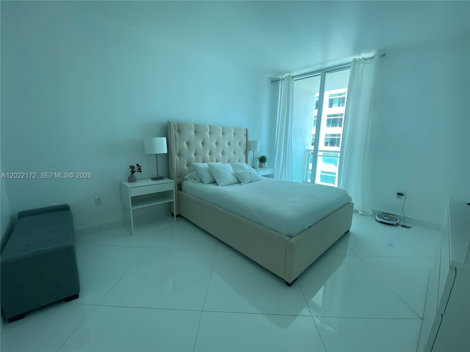 950 Brickell Bay Dr #2206 Miami, FL 33131