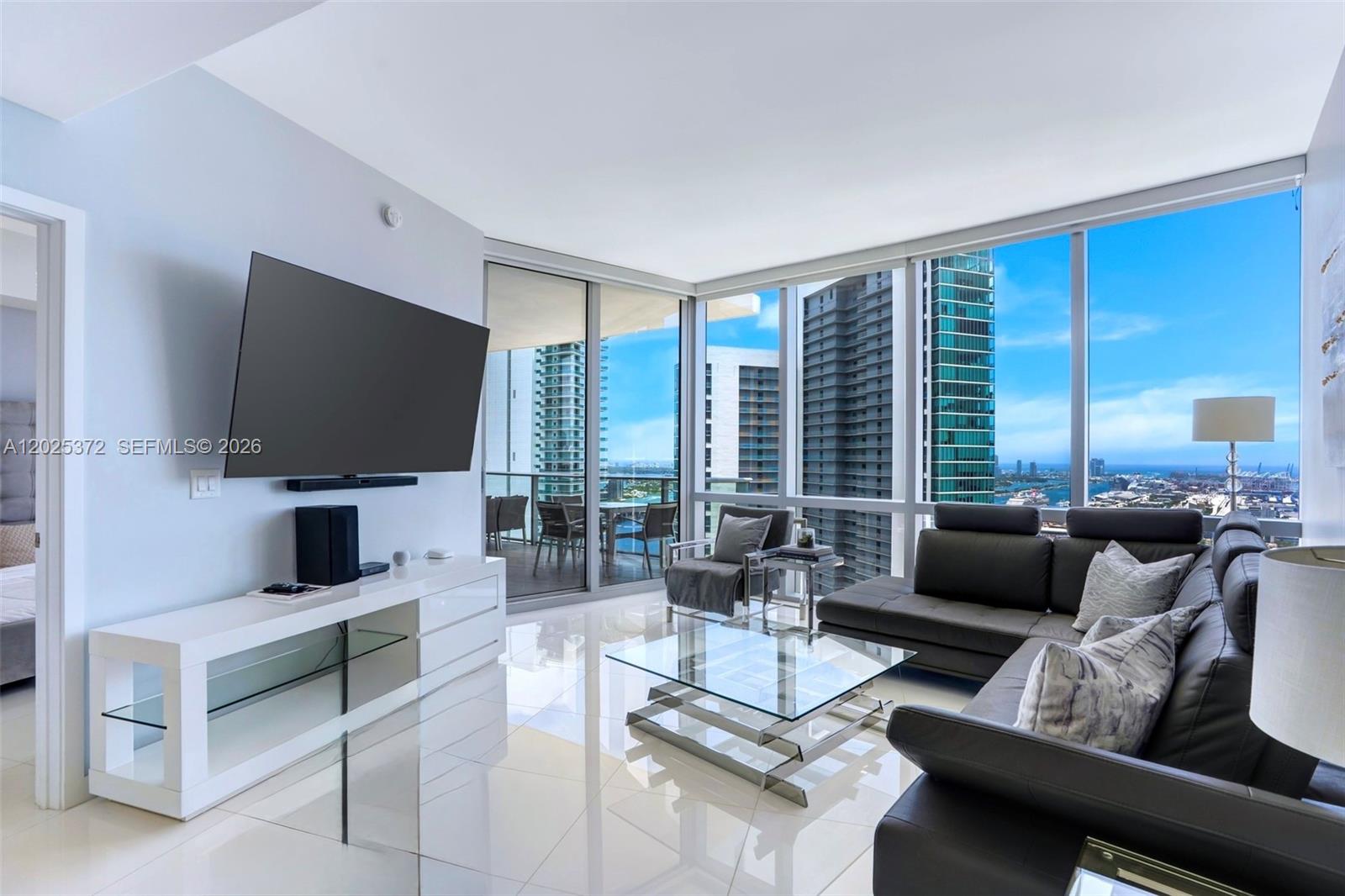 image Paramount Miami Worldcenter0