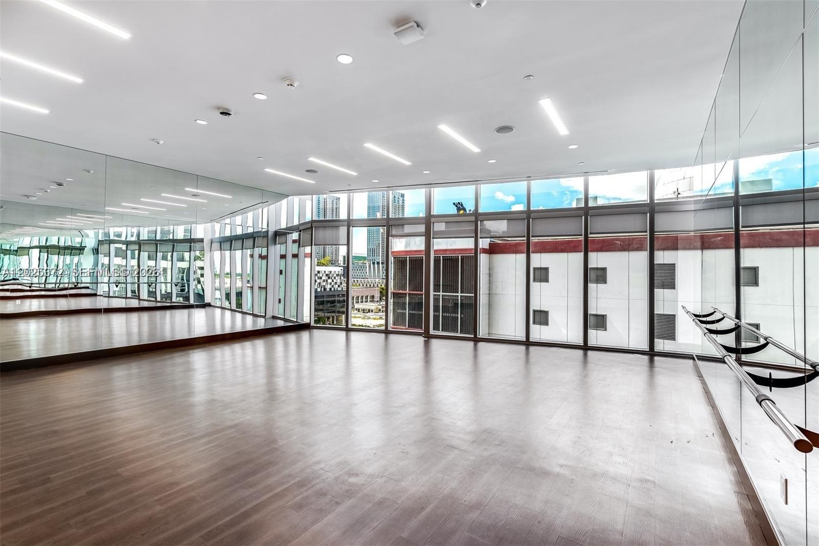 851 NE 1st Ave #3909 Miami, FL 33132