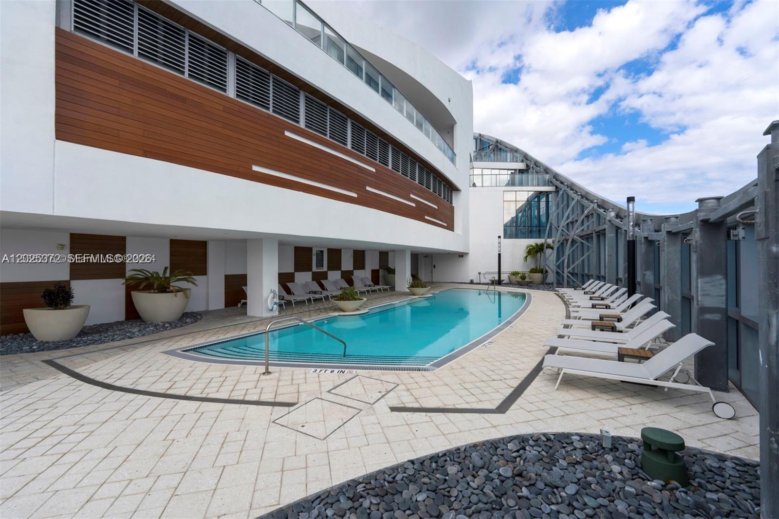 851 NE 1st Ave #3909 Miami, FL 33132