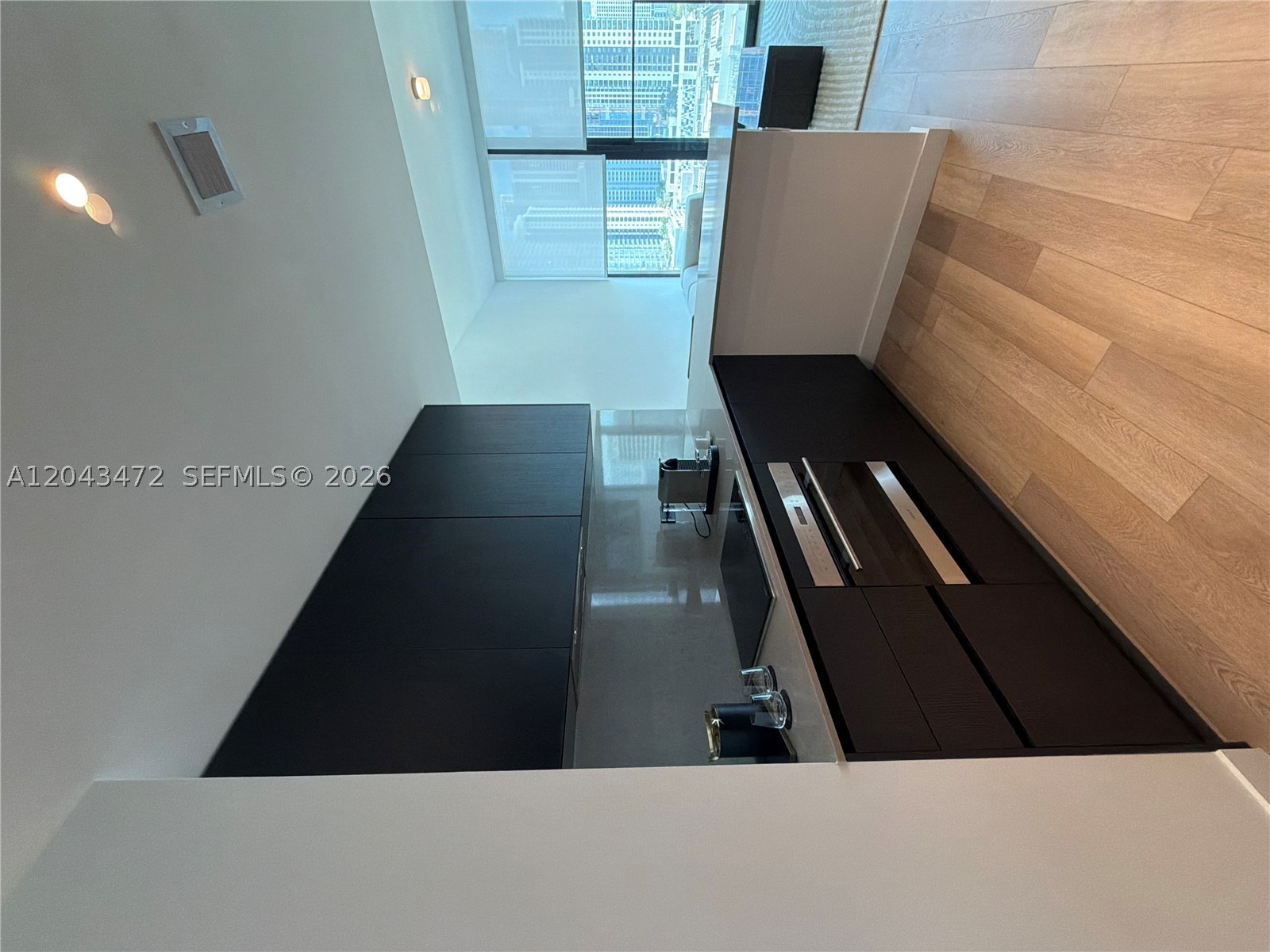 image E11EVEN Hotel & Residences4