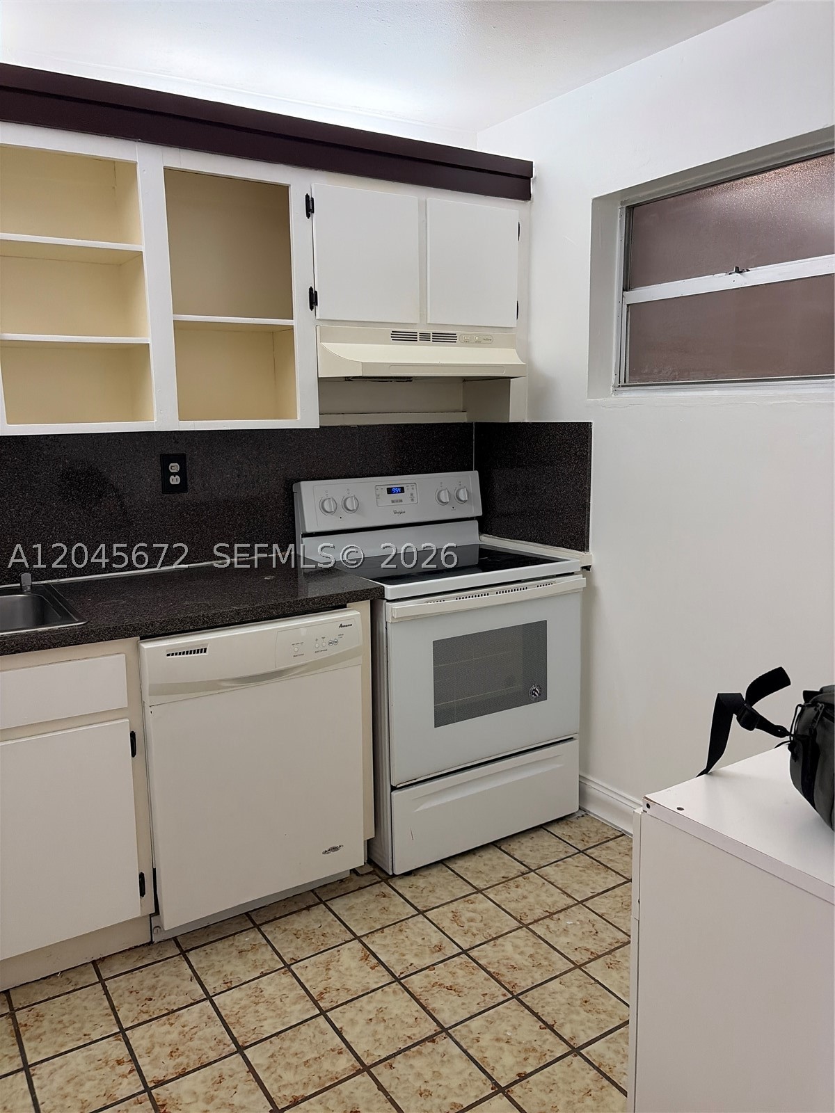 1150 Collins Ave #404