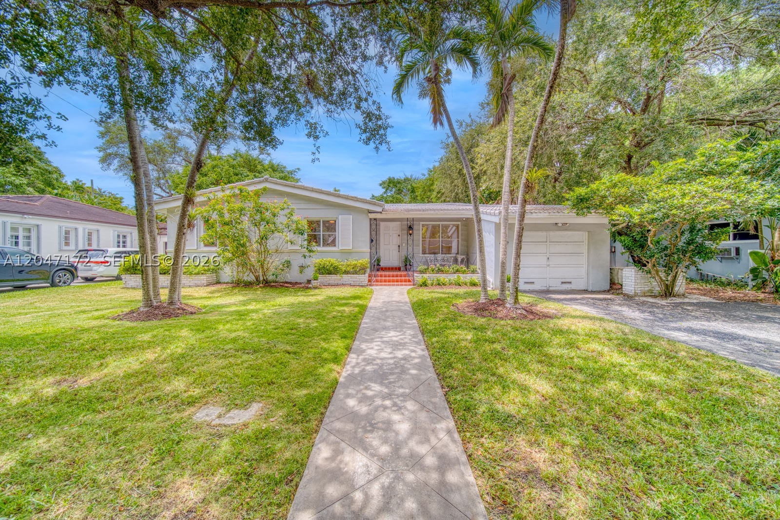 1116 Almeria Ave
