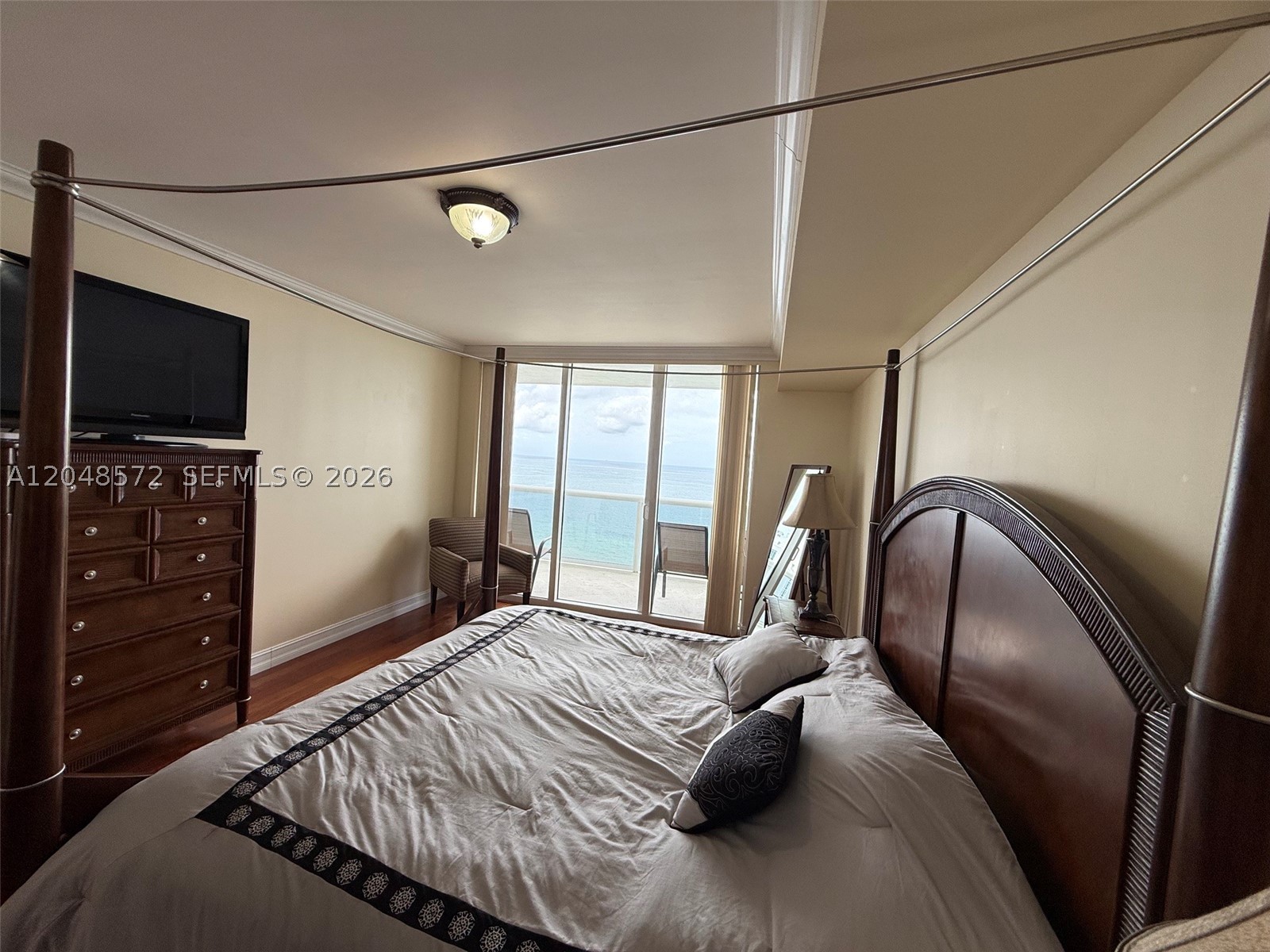 image Beach Club 319