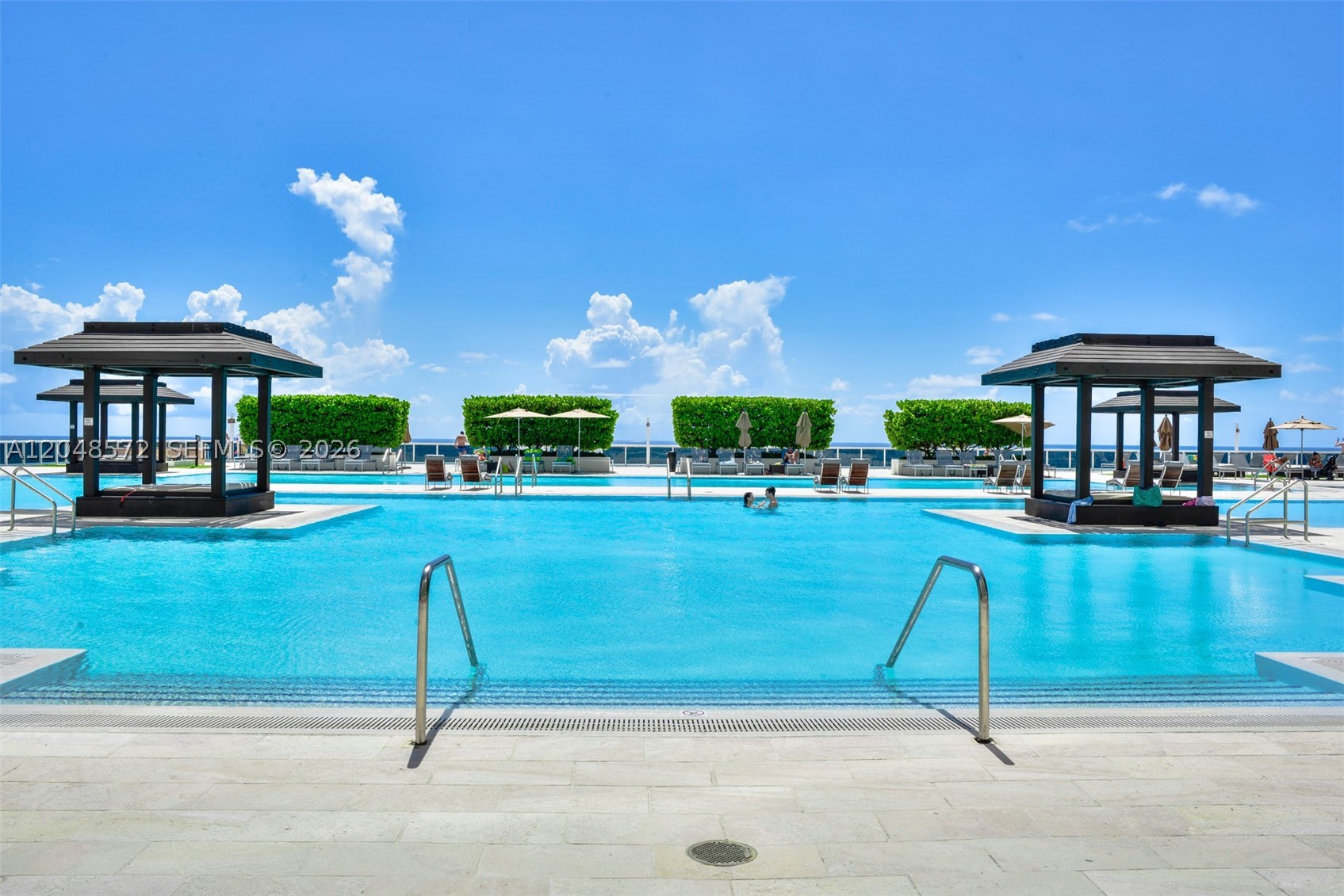 image Beach Club 35