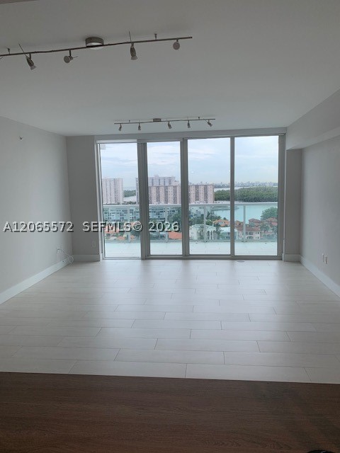 image 400 Sunny Isles3