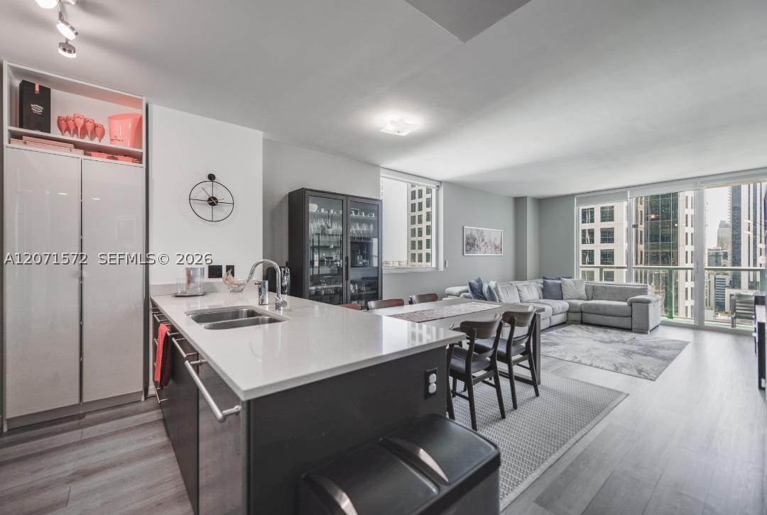 image 500 Brickell West7