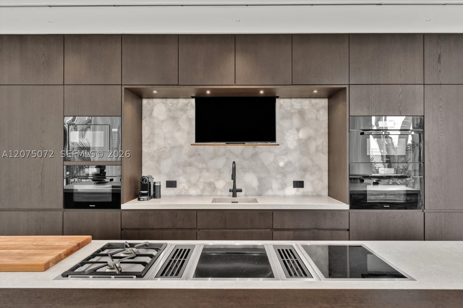 375 N Hibiscus Dr Miami Beach, FL 33139