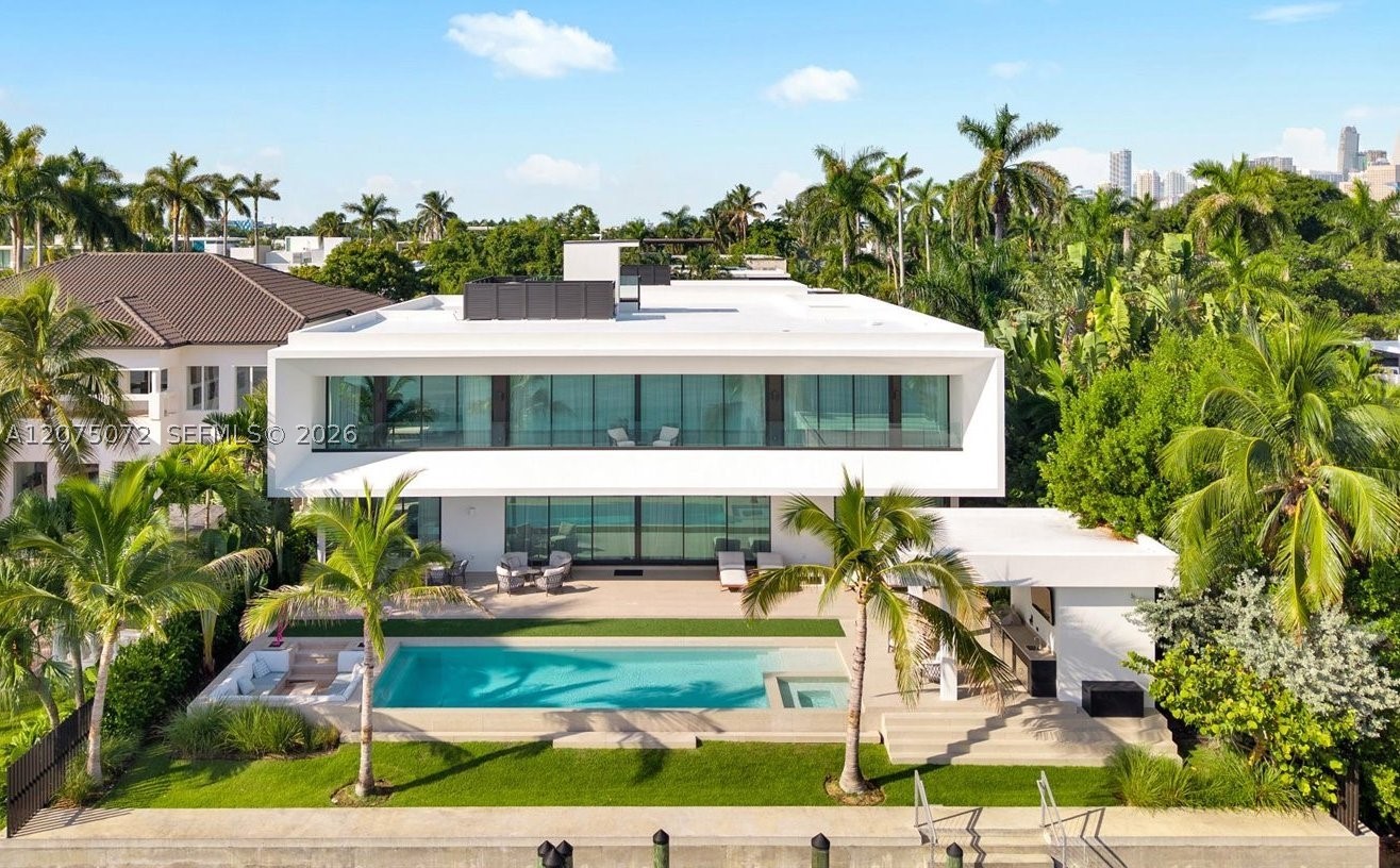 375 N Hibiscus Dr Miami Beach, FL 33139